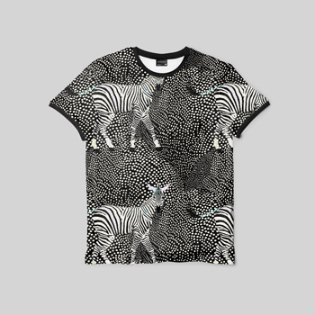 T-Shirt mit afrikanischem Designmuster bedruckt